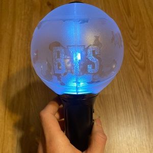 Official BTS ARMY BOMB v3 (COLLECTABLE)